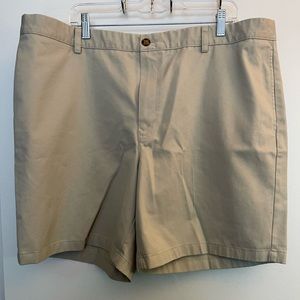 LL Bean Classic Fit Shorts - Mens Size 42